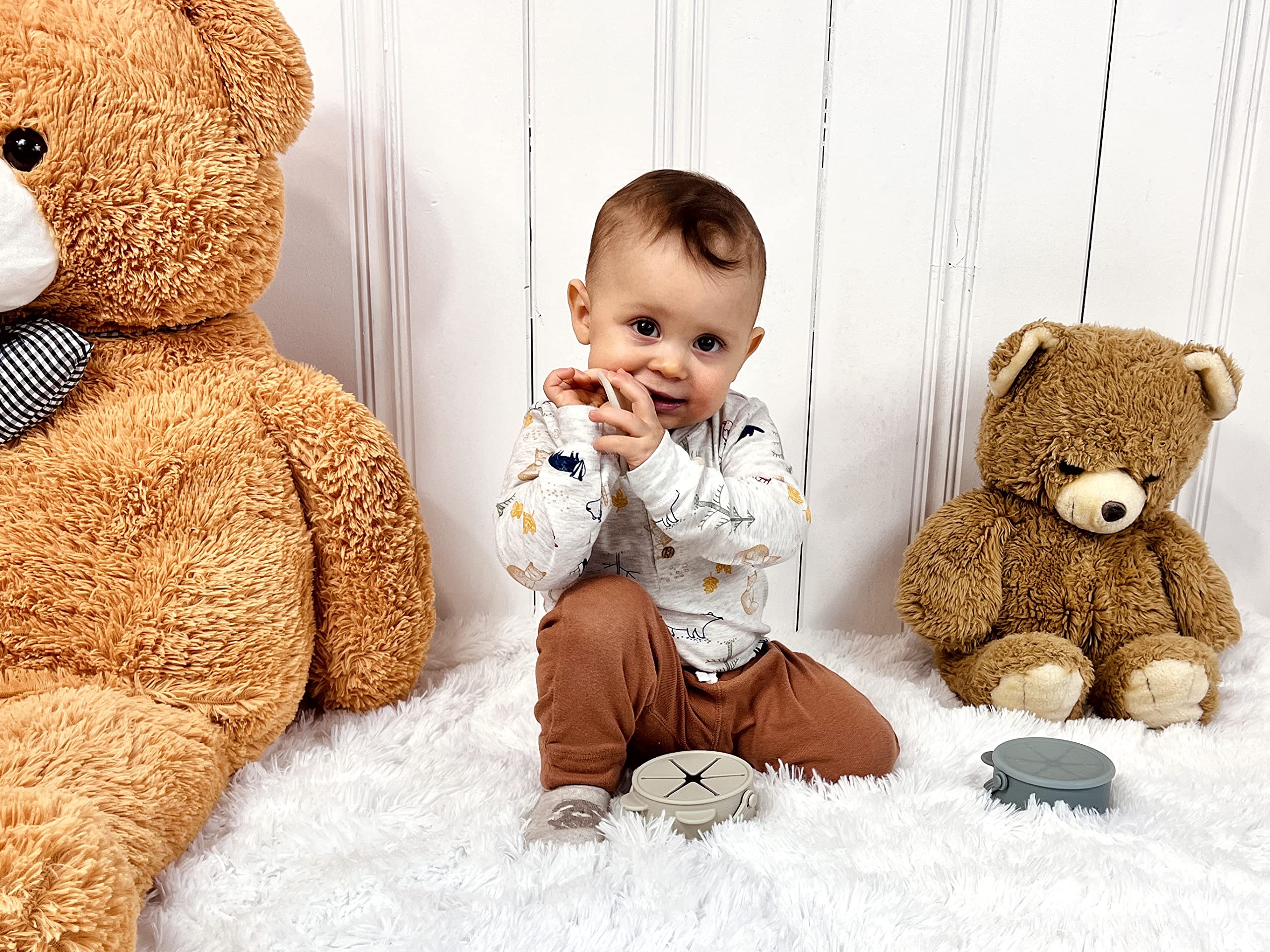 Dilovely 9-ounce milieu snack cups hold age-appropriate portions for toddlers.