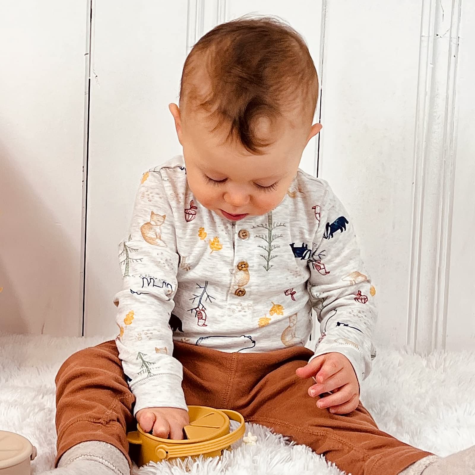 Dilovely snack cups mustard travel-friendly design fits bags easily.