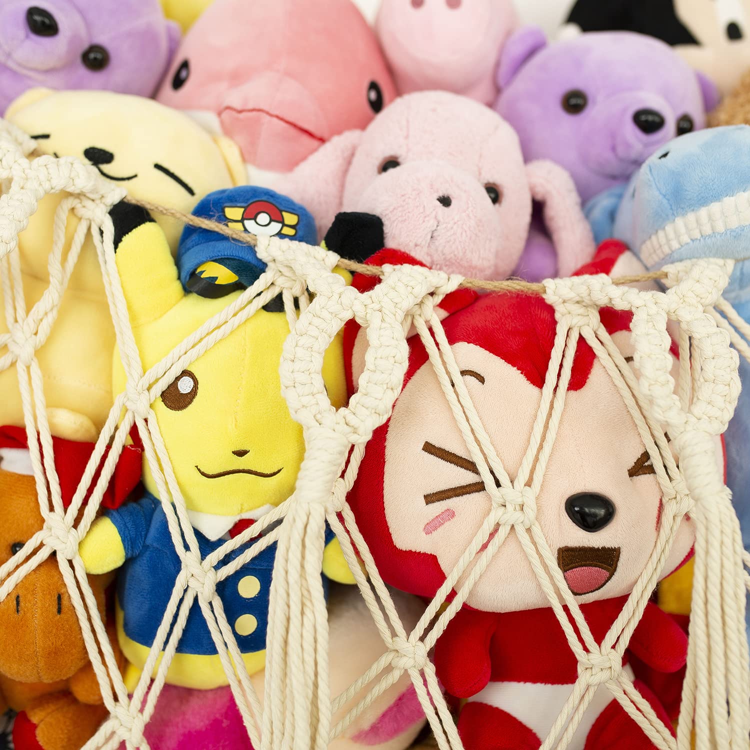 Diocos large-capacity toy hammock holds many plush toys and keeps rooms tidy.