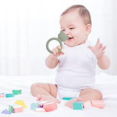 Dirbabi teether with wide opening enables easy grasp for small hands