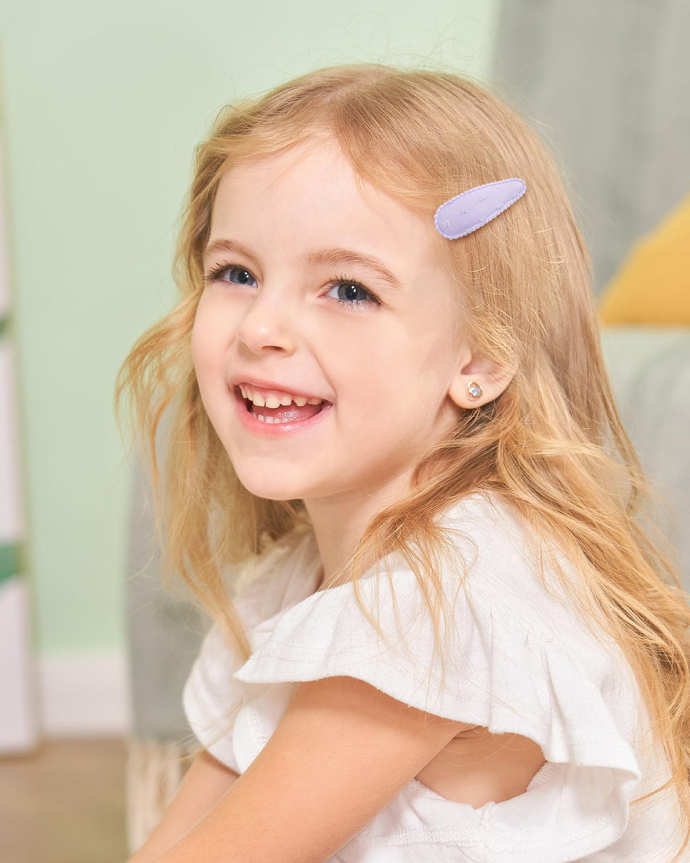 dobo i two-point-two-inch hair clip closeup for comfortable toddler styling.
