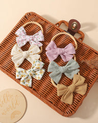 Doboi linen bow texture close-up emphasizes soft, breathable fabric for delicate heads.