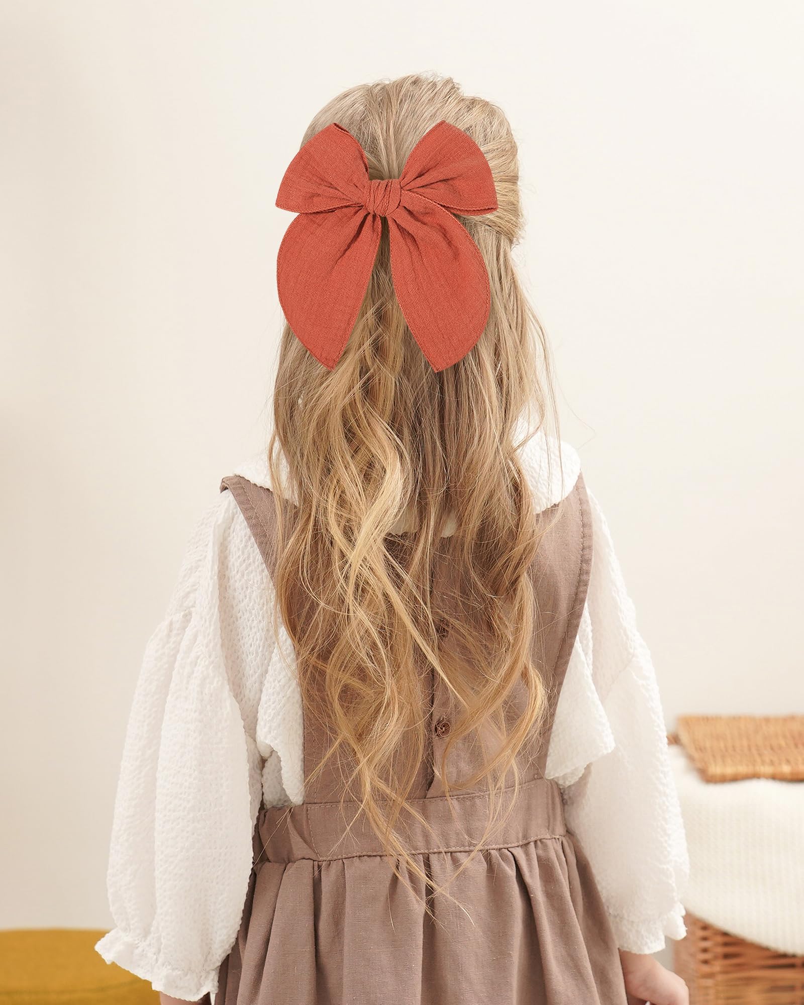 Doboi non-slip clip keeps hair in place during play