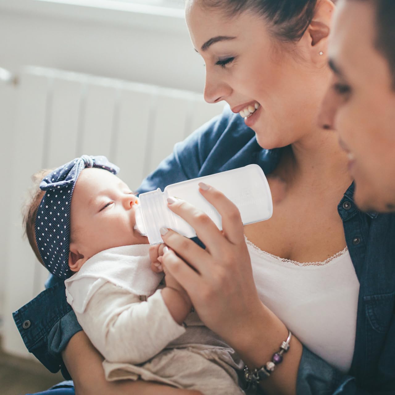 DOITOOL disposable baby bottles 100ml scale viewing in clear bottles enables accurate portion tracking during feeds.