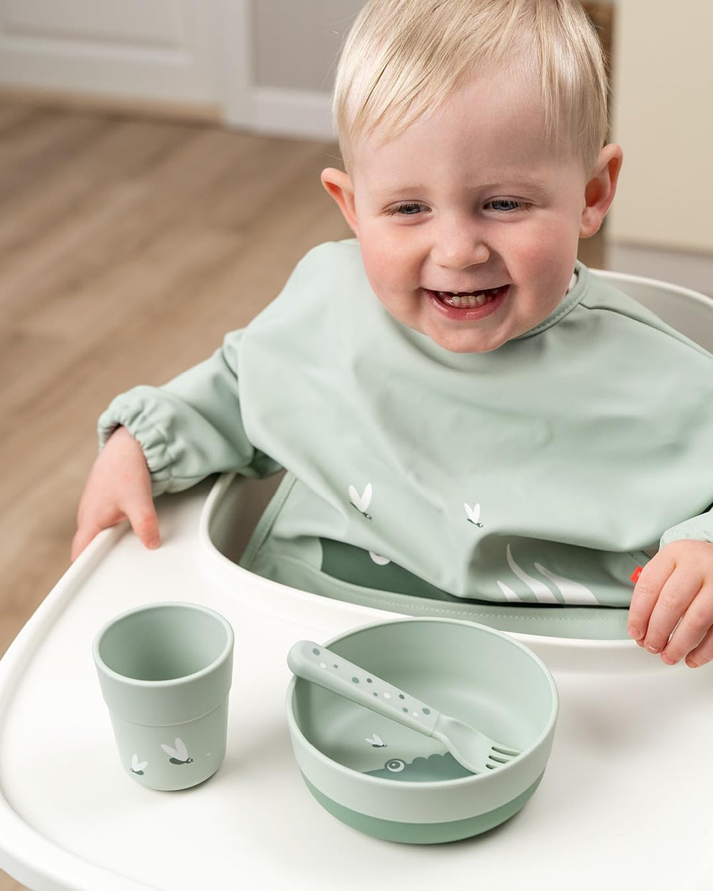 Done by Deer waterproof elastic sleeves showing spill-free mealtimes and easy cleaning