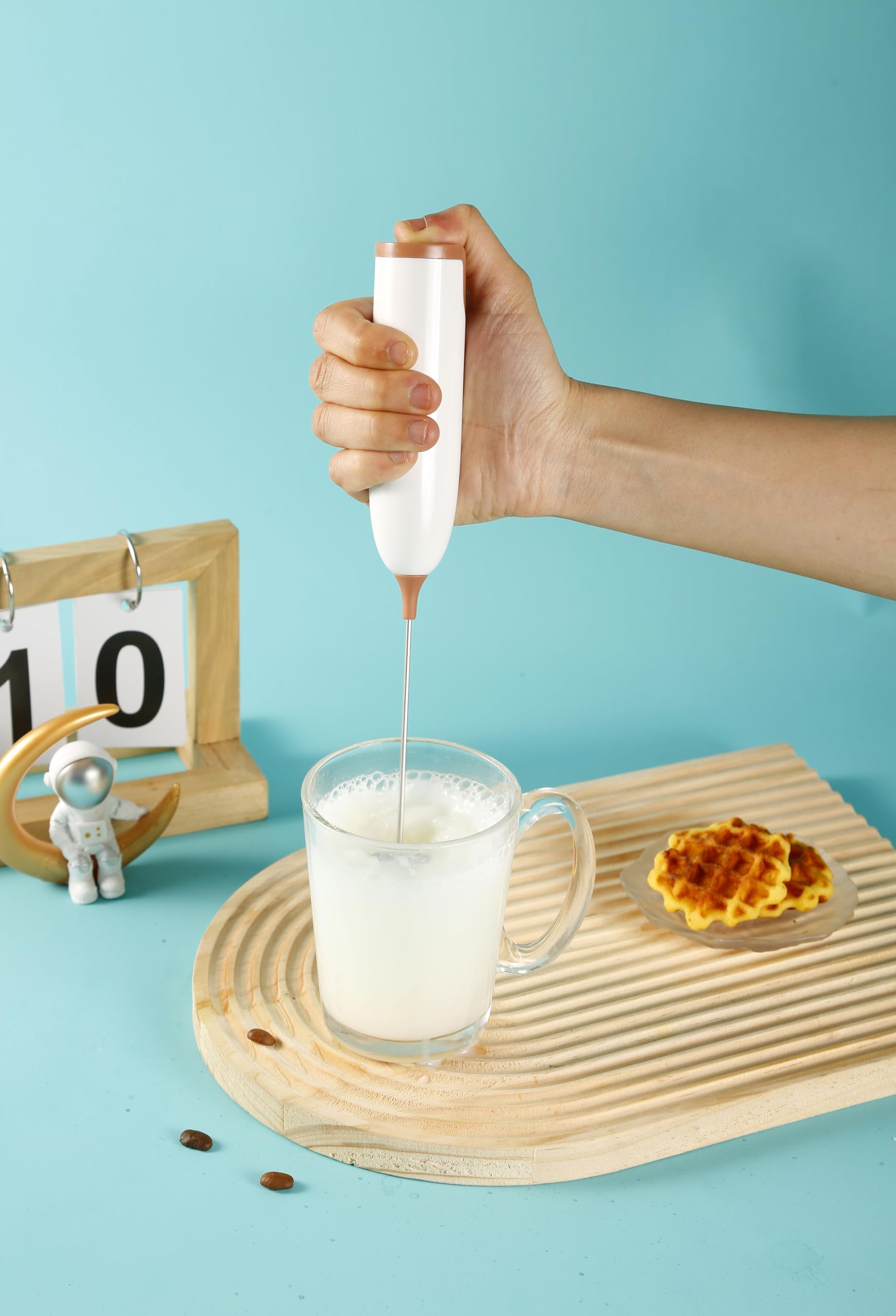DOOBAANN formula mixer creates bubble-free formula in seconds.