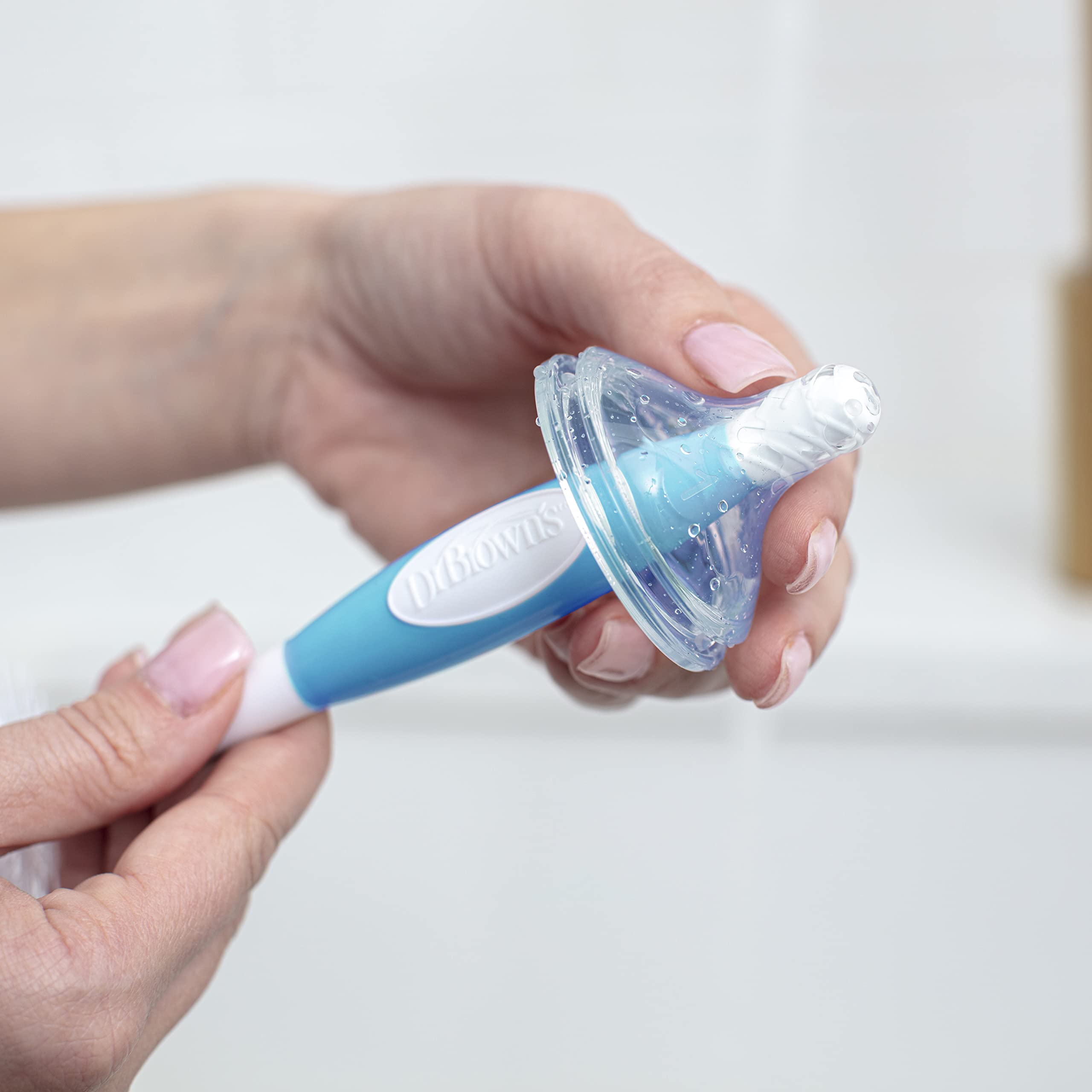 Dr. Brown's sponge-bristle head detail for versatile cleaning