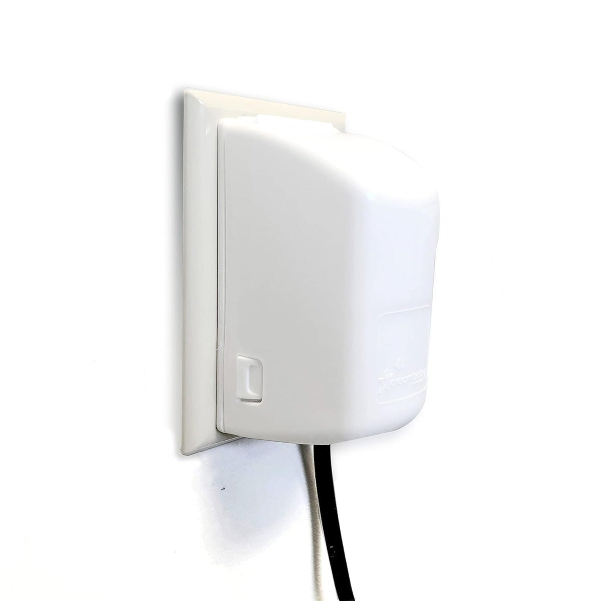 Dreambaby dual-fit-outlet-cover full-coverage on outlet protects curious children