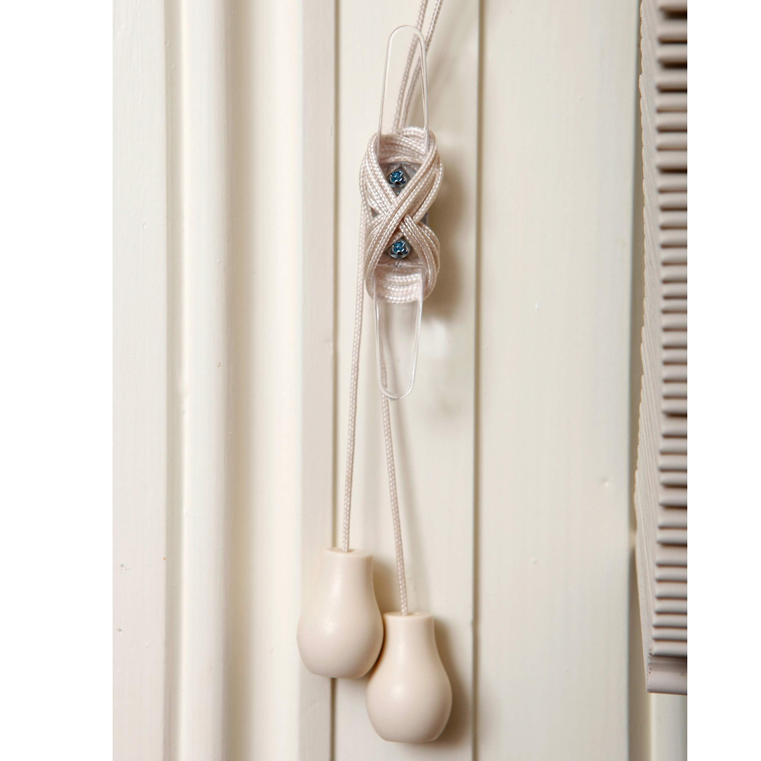 Dreambaby L865 compact design keeps safety hardware unobtrusive.