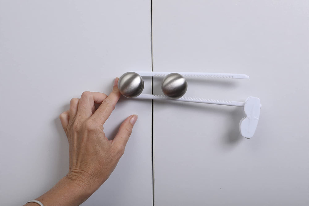 Dreambaby sliding locks' hard-wearing plastic construction stands up to daily use.