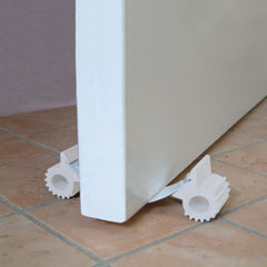 Dreambaby under-door gripper rubber closeup highlights durable grip.