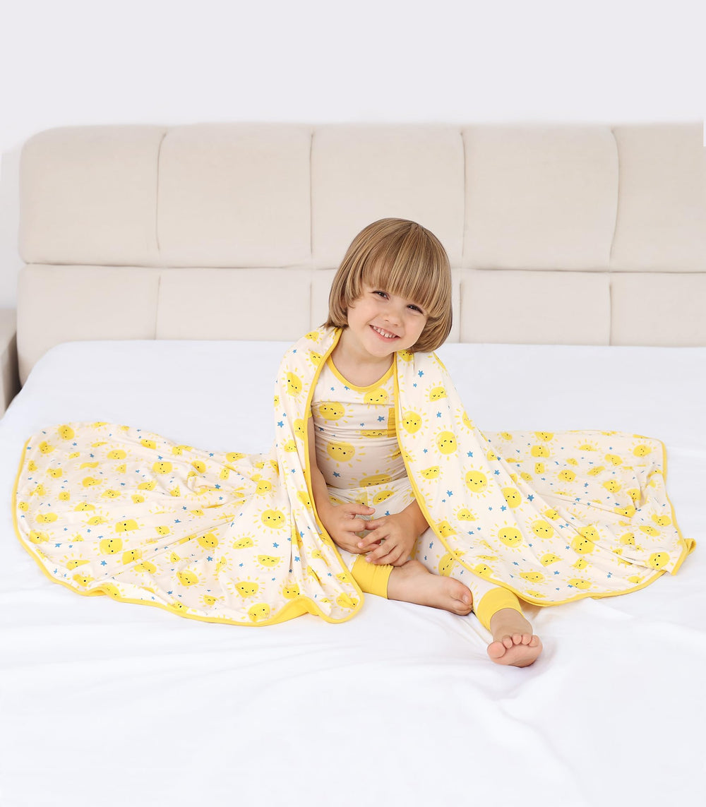 DREAMHALO travel-stroller-blanket-use for on-the-go cooling.