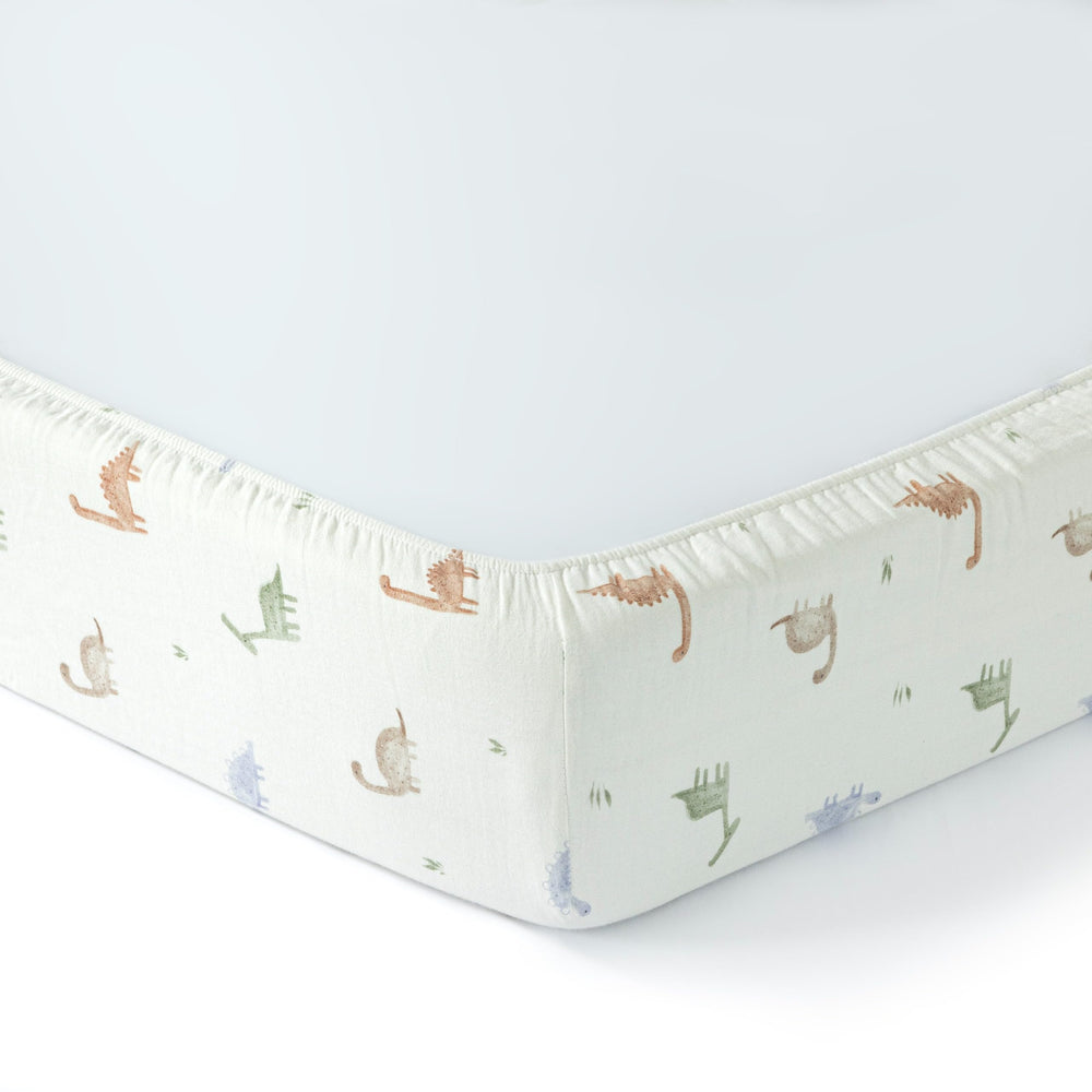 Dreamology crib sheet close-up emphasizes deep pocket for secure coverage.