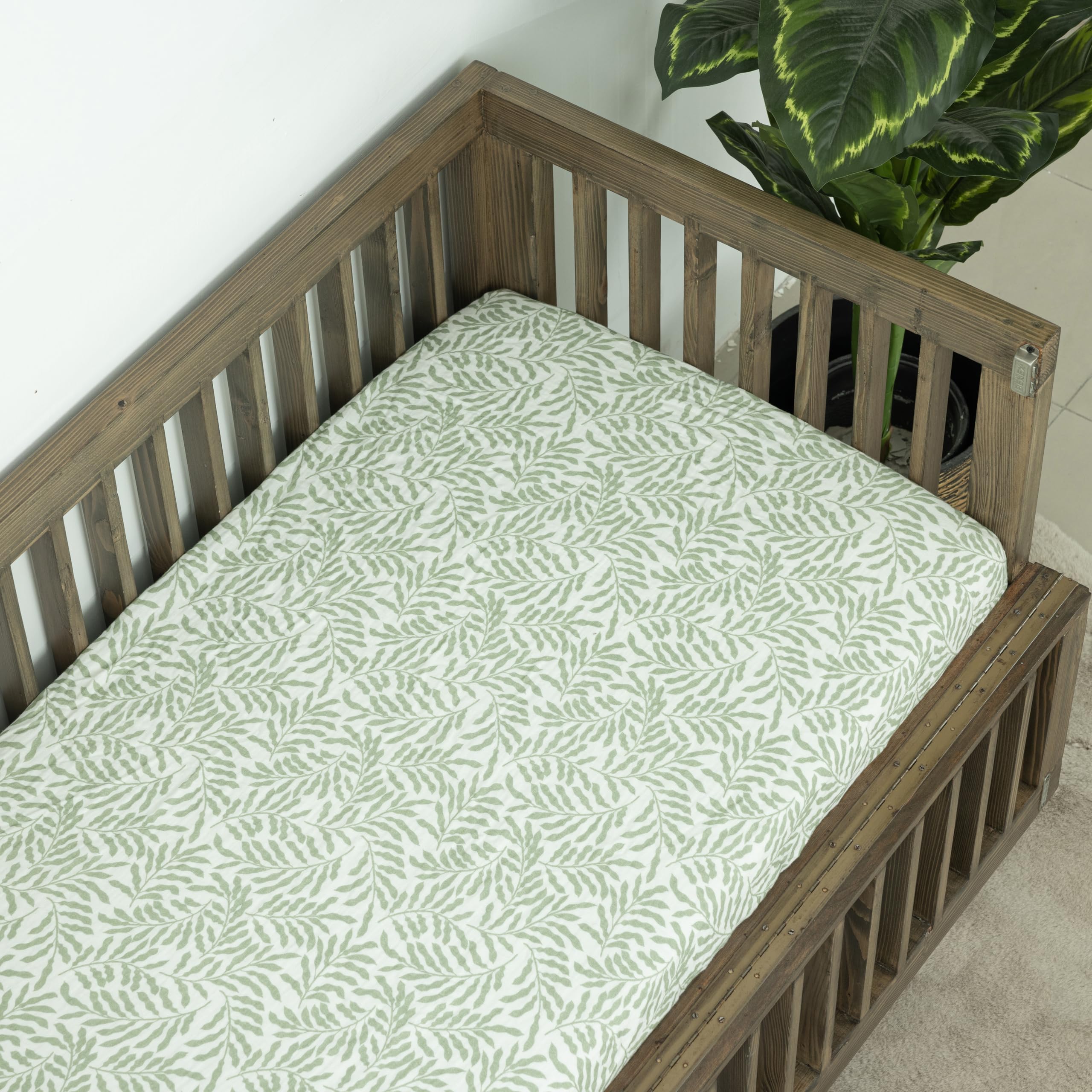 Dreamology Leaves muslin crib sheet toddler-fit for wrinkle-free bedtime transitions