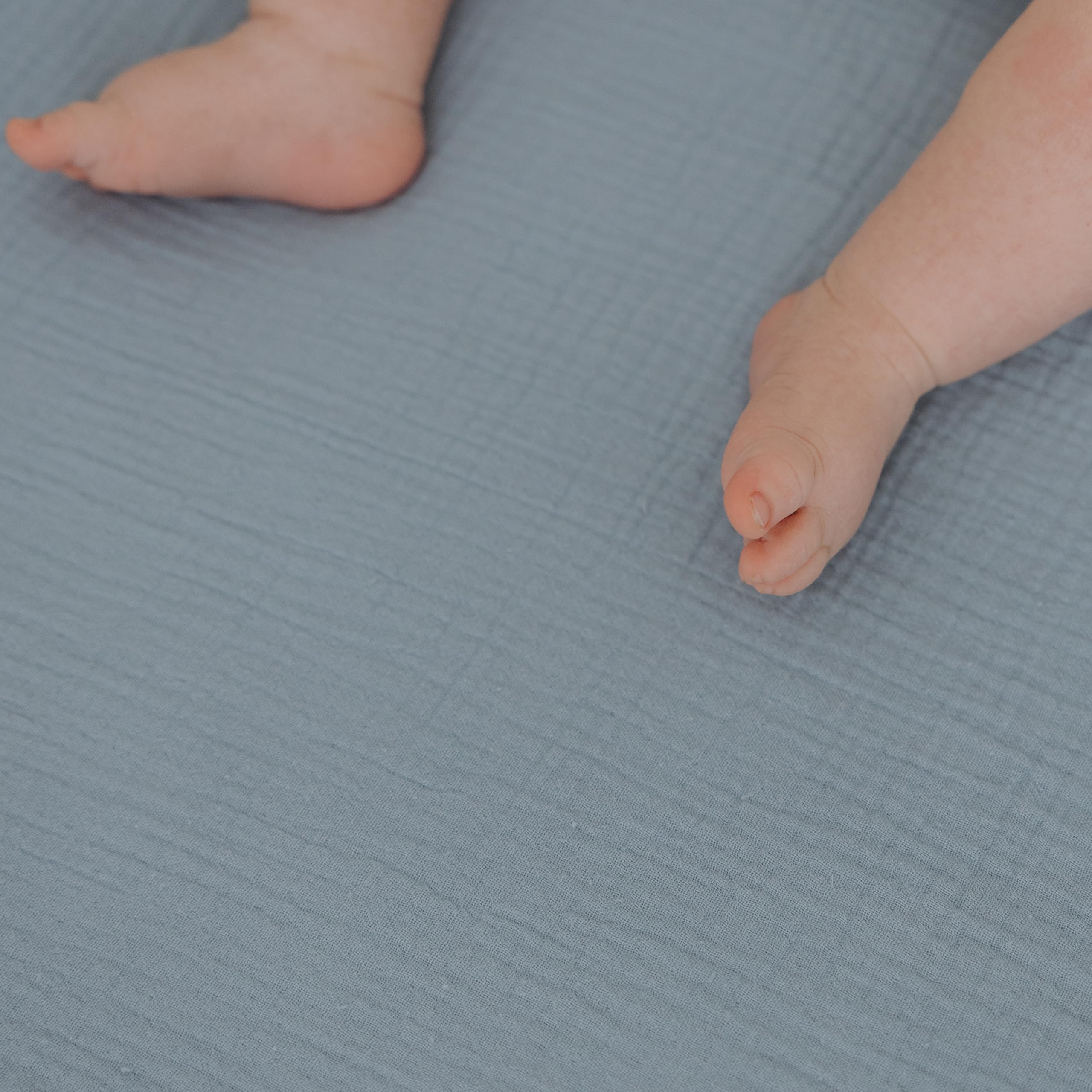 Dreamology elastic-fitted design with 6-inch pockets prevents sheet slipping.