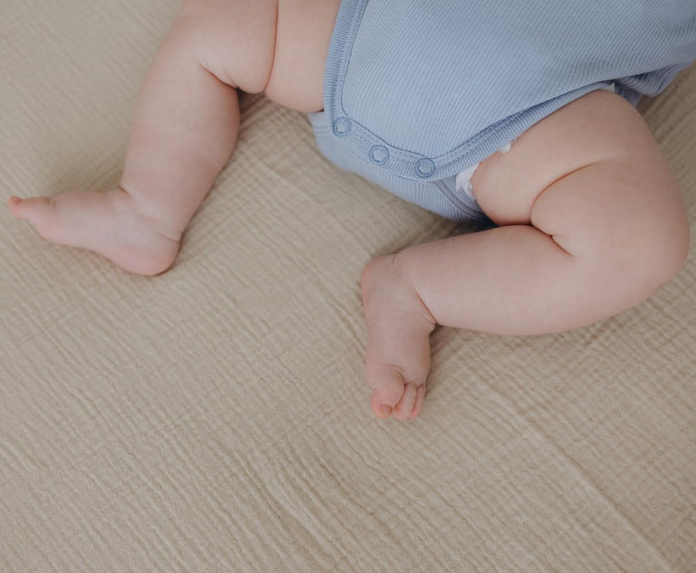 Dreamology Muslin crib sheets elastic border for slip-free secure fit