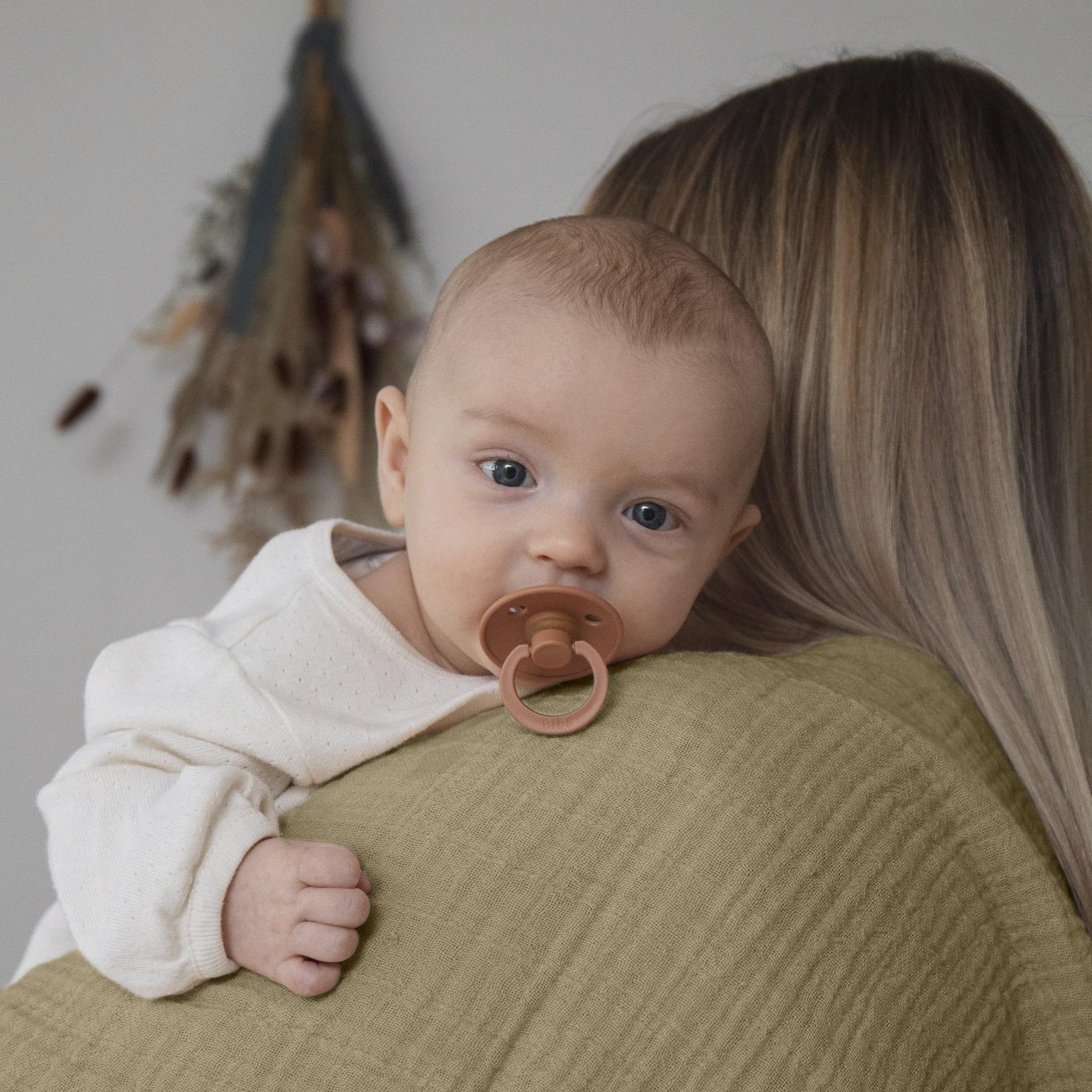 Dreamology muslin swaddle blanket soft close-up showing ultra-soft breathable cotton.