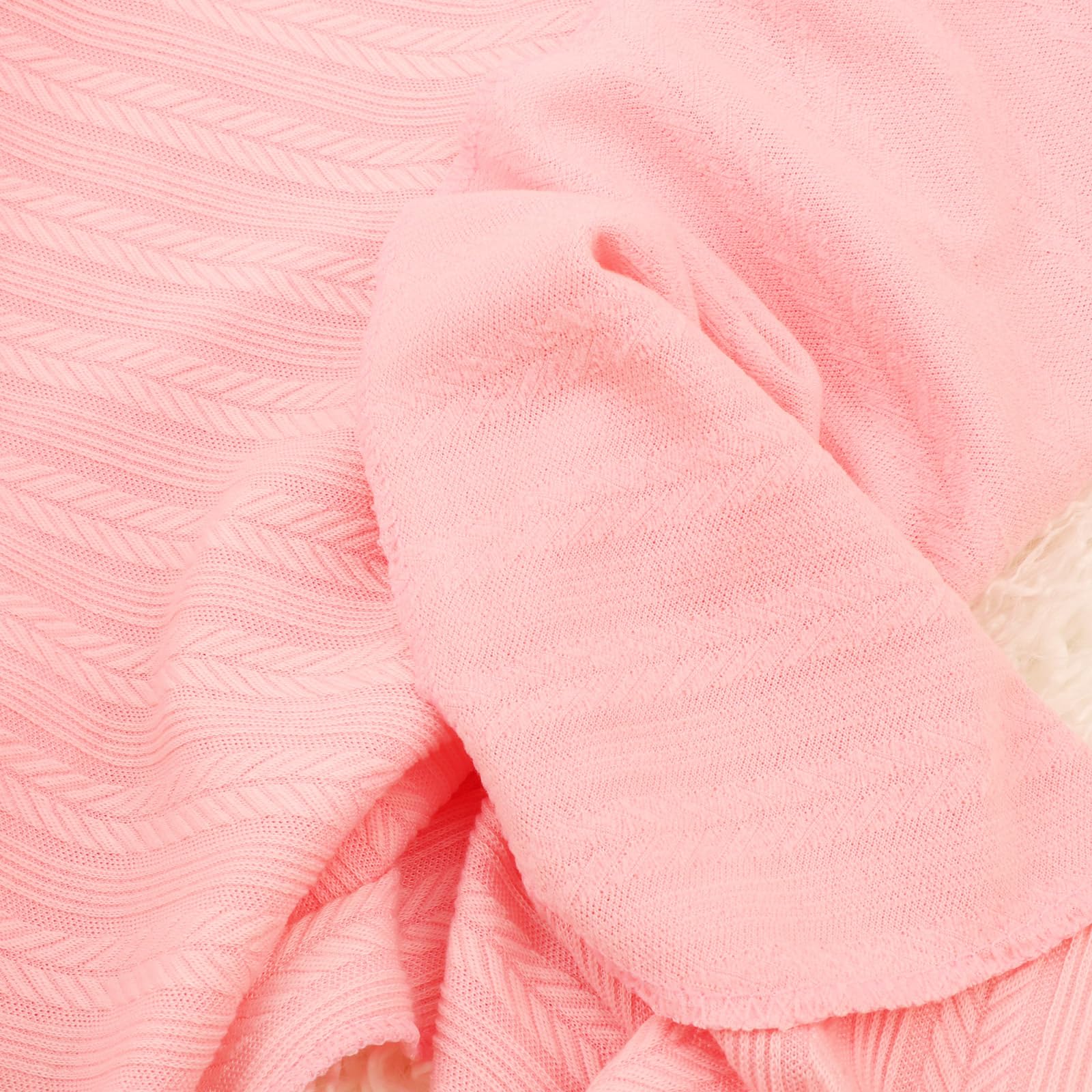 DRESHOW BQUBO baby sleep-wrapping demonstrating secure wrap.