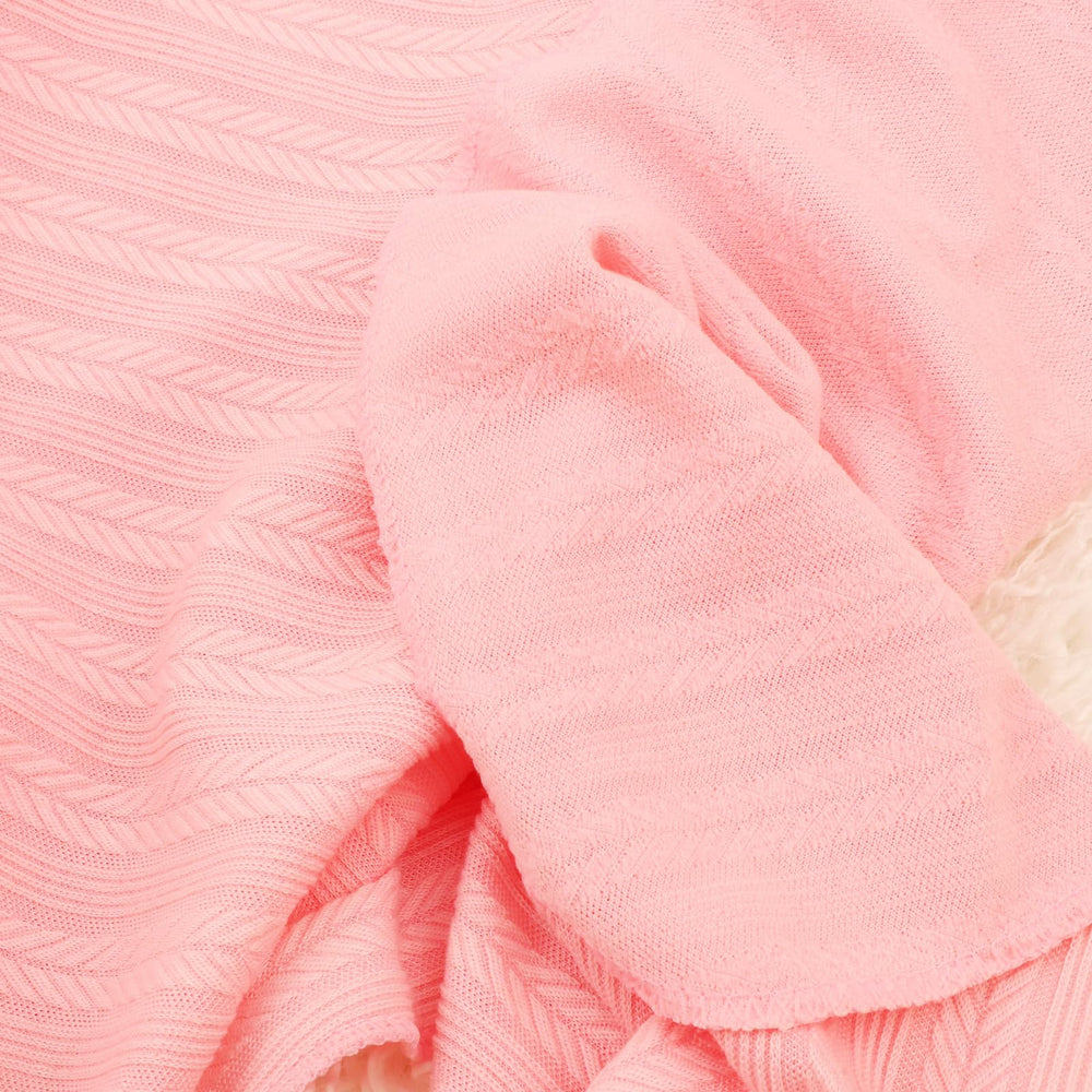 DRESHOW BQUBO baby sleep-wrapping demonstrating secure wrap.
