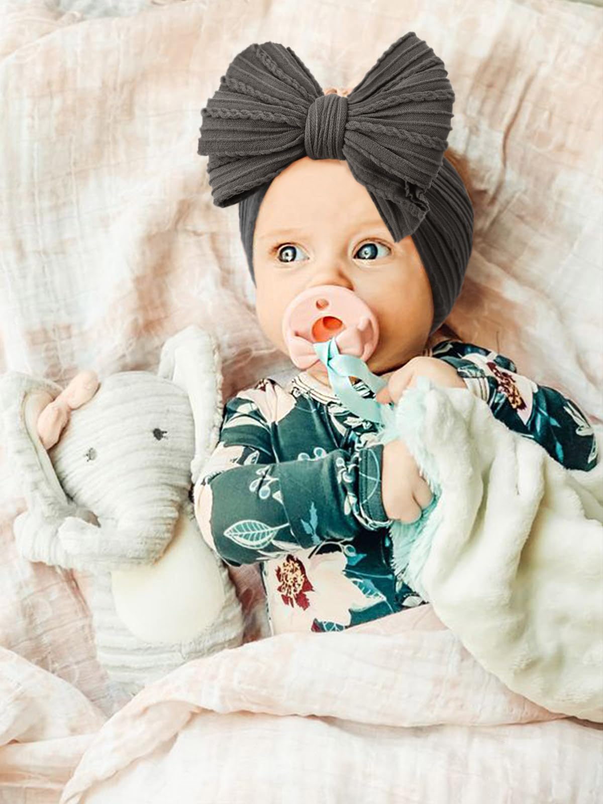 DRESHOW BQUBO headband used in a family photo session
