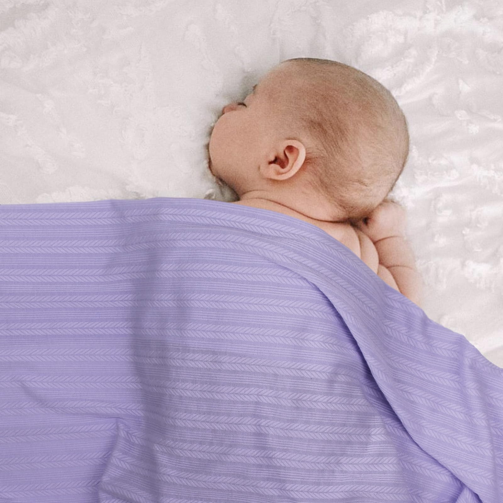 DRESHOW BQUBO multi-use blanket ready as nursing cover or stroller shade.