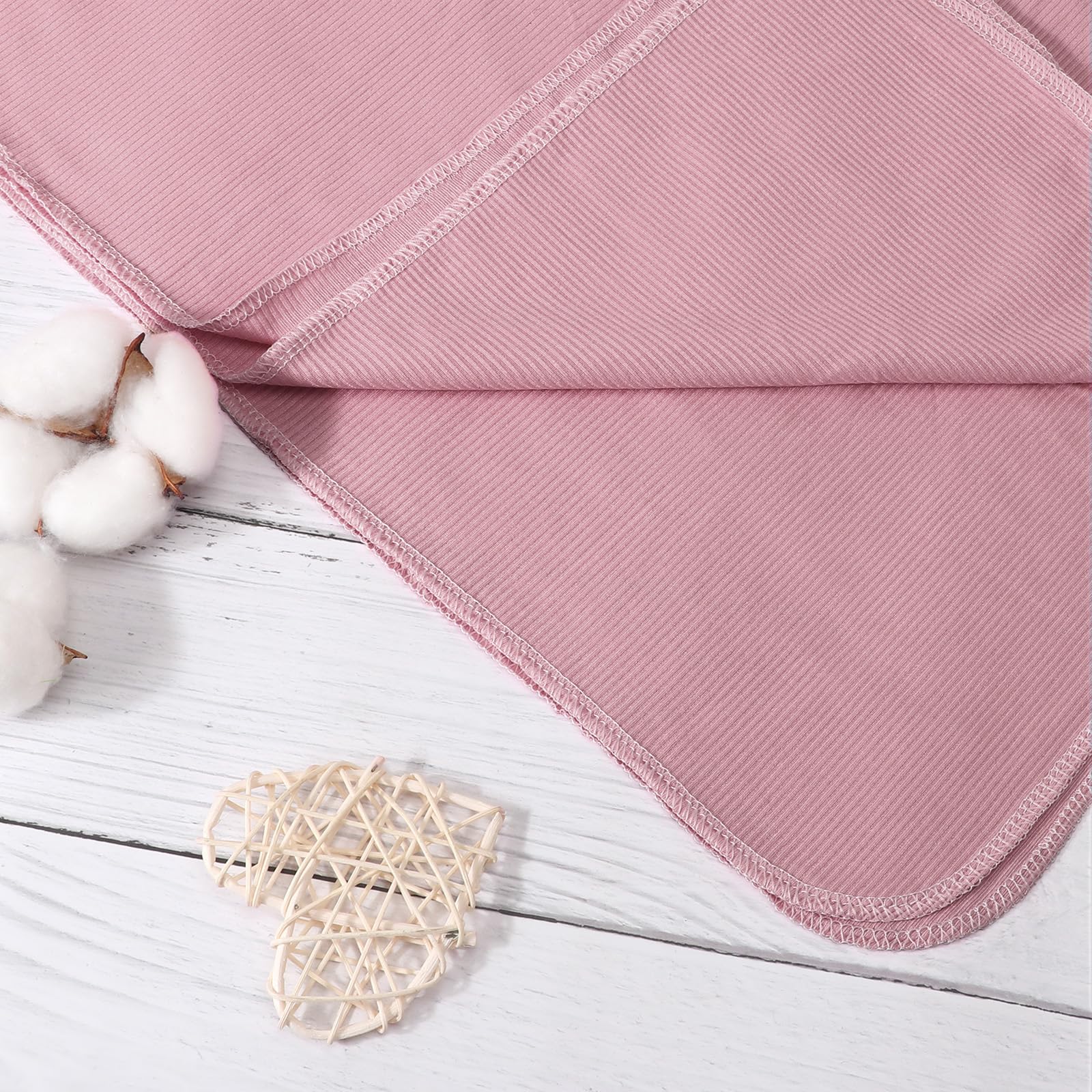 DRESHOW BQUBO newborn swaddle wrapped demonstrates cozy, versatile wrapping solution.
