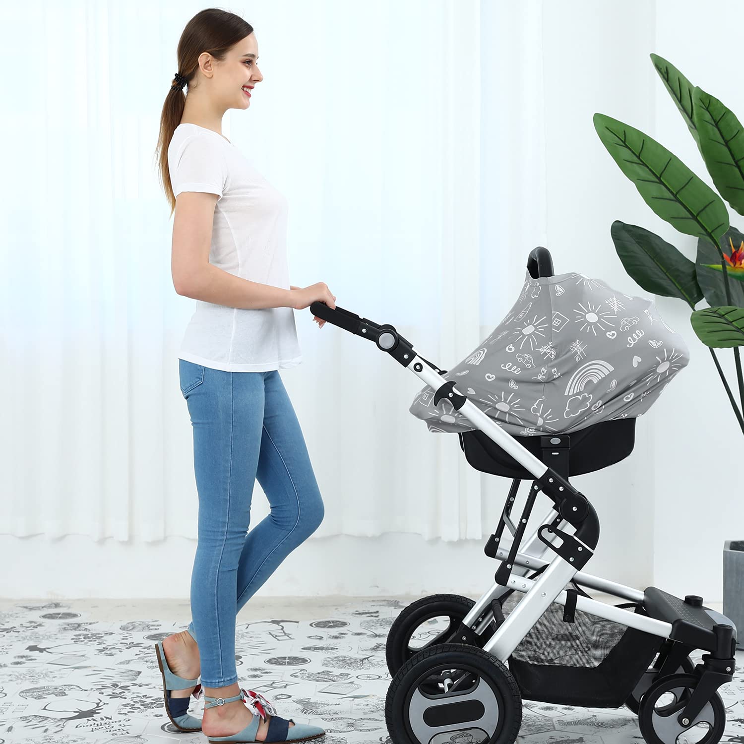 Dudeeghes shopping cart/high chair cover creates private space.