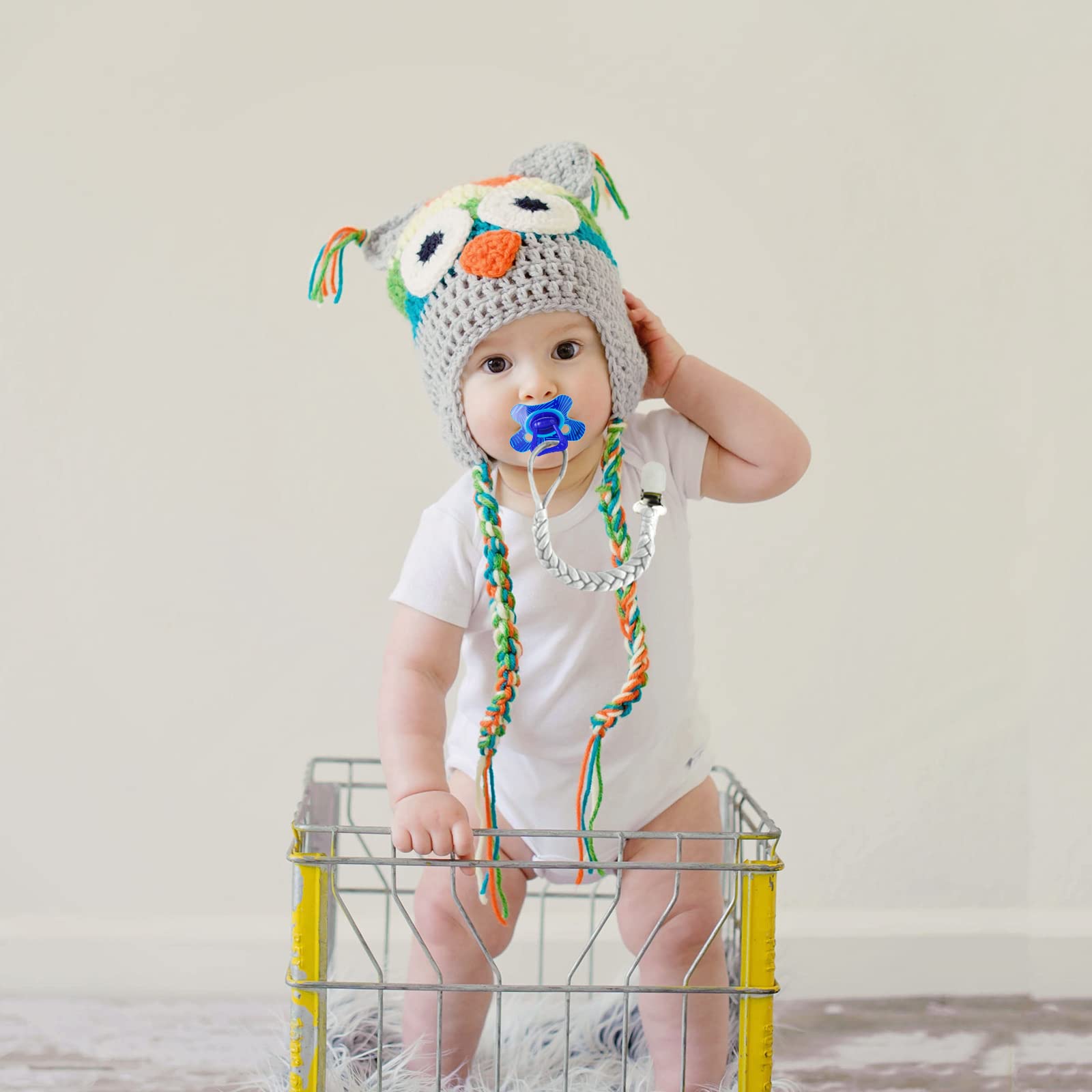 Duludulu universal-fit clips prevent pacifier from falling during movement