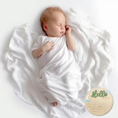 DUOJINSANXI 5.9-inch wooden sign demonstrates a compact, sturdy keepsake for baby memories