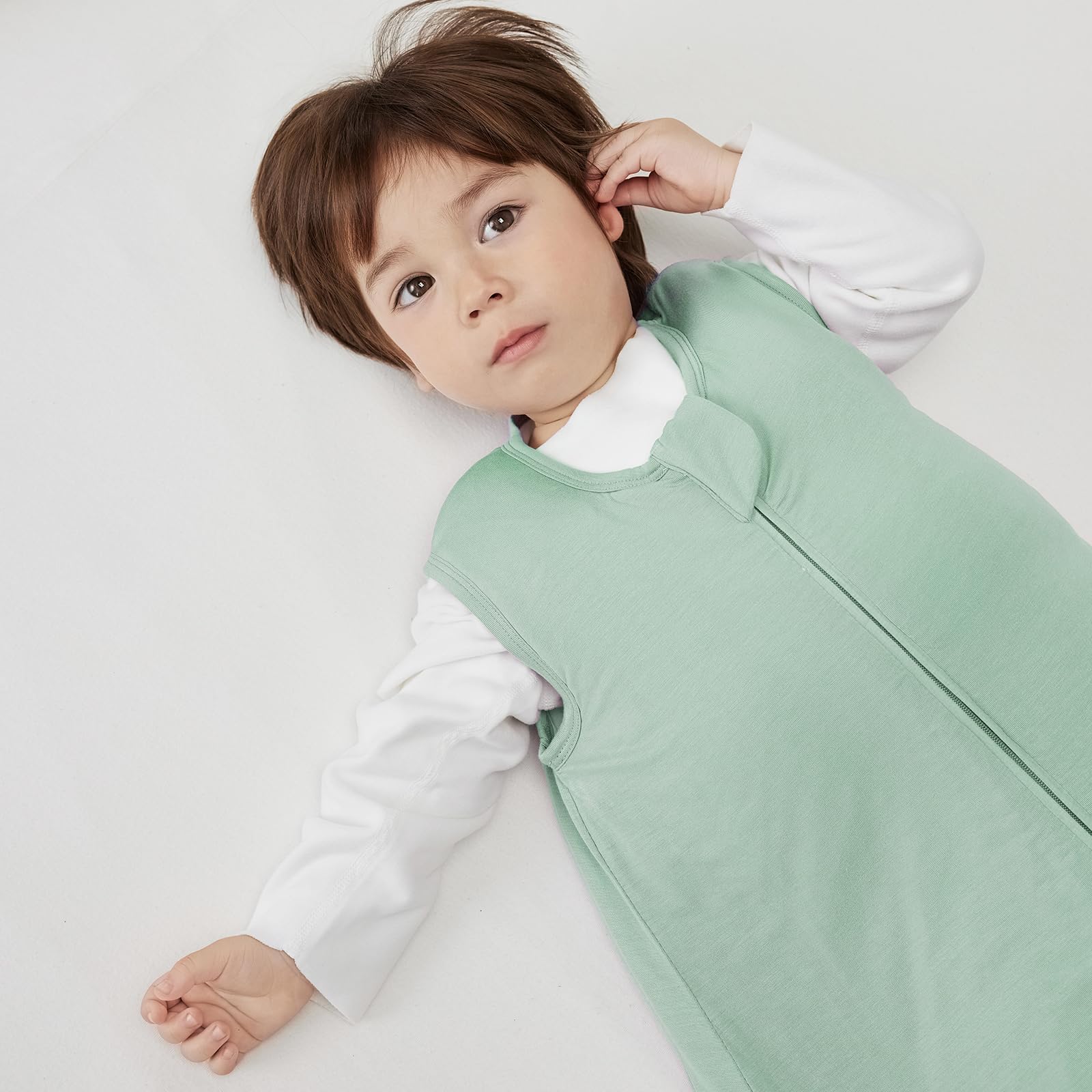 Duomiaomiao collar zipper protector guards baby's chin during zips.