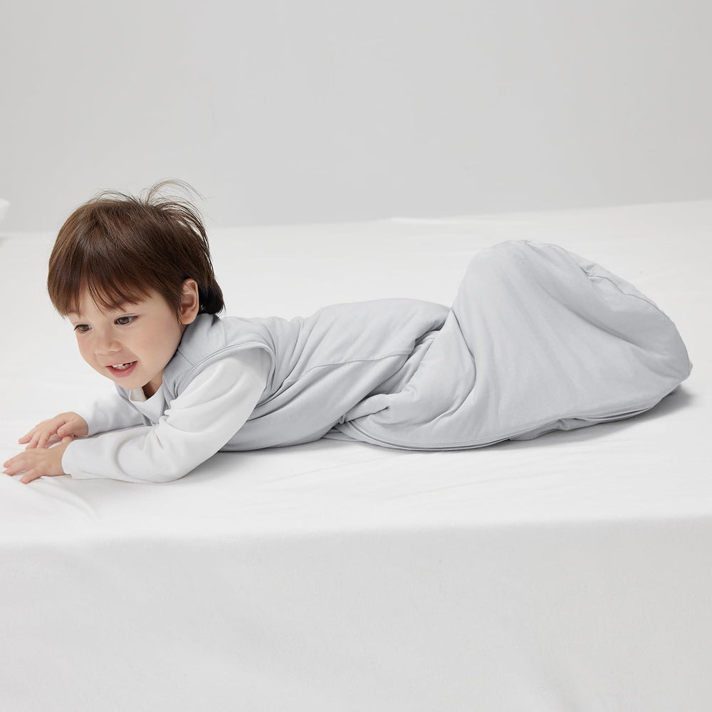 Duomiaomiao hypoallergenic breathable fabric supports delicate baby skin.