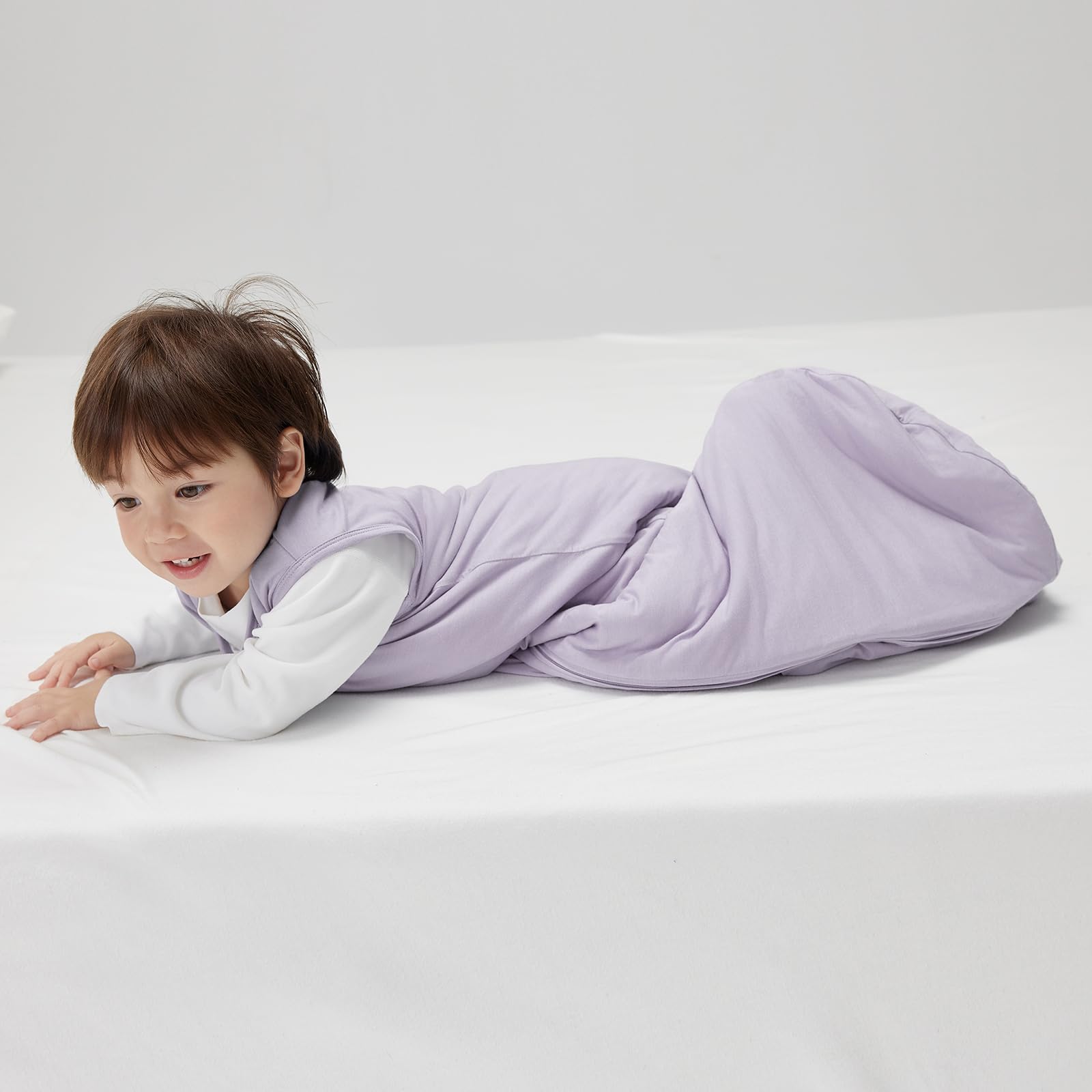 Duomiaomiao long roomy design supports hip development and movement.