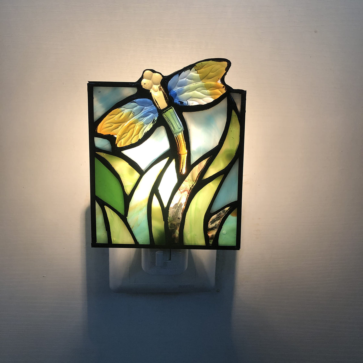 DUONAYU Dragonfly Night Light front view with soft ambient glow for kids' rooms