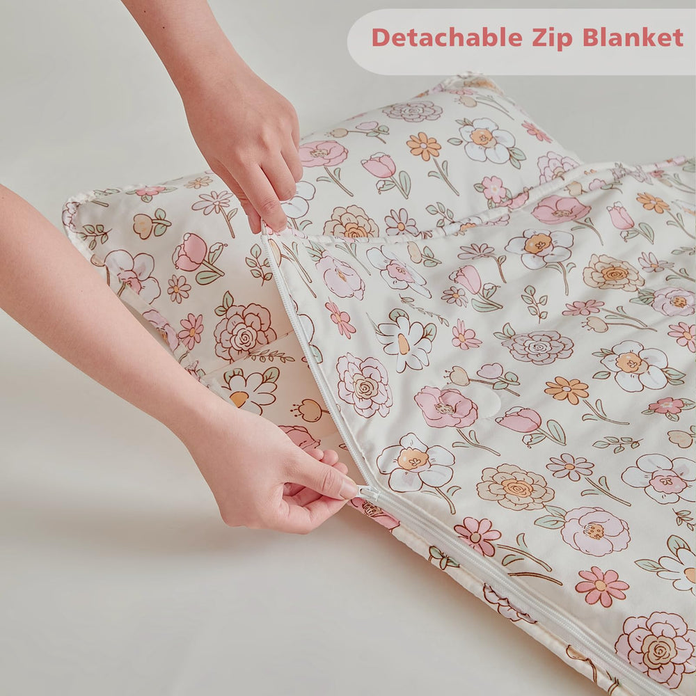 DuShow nap mat carry handle enables easy transport between rooms.