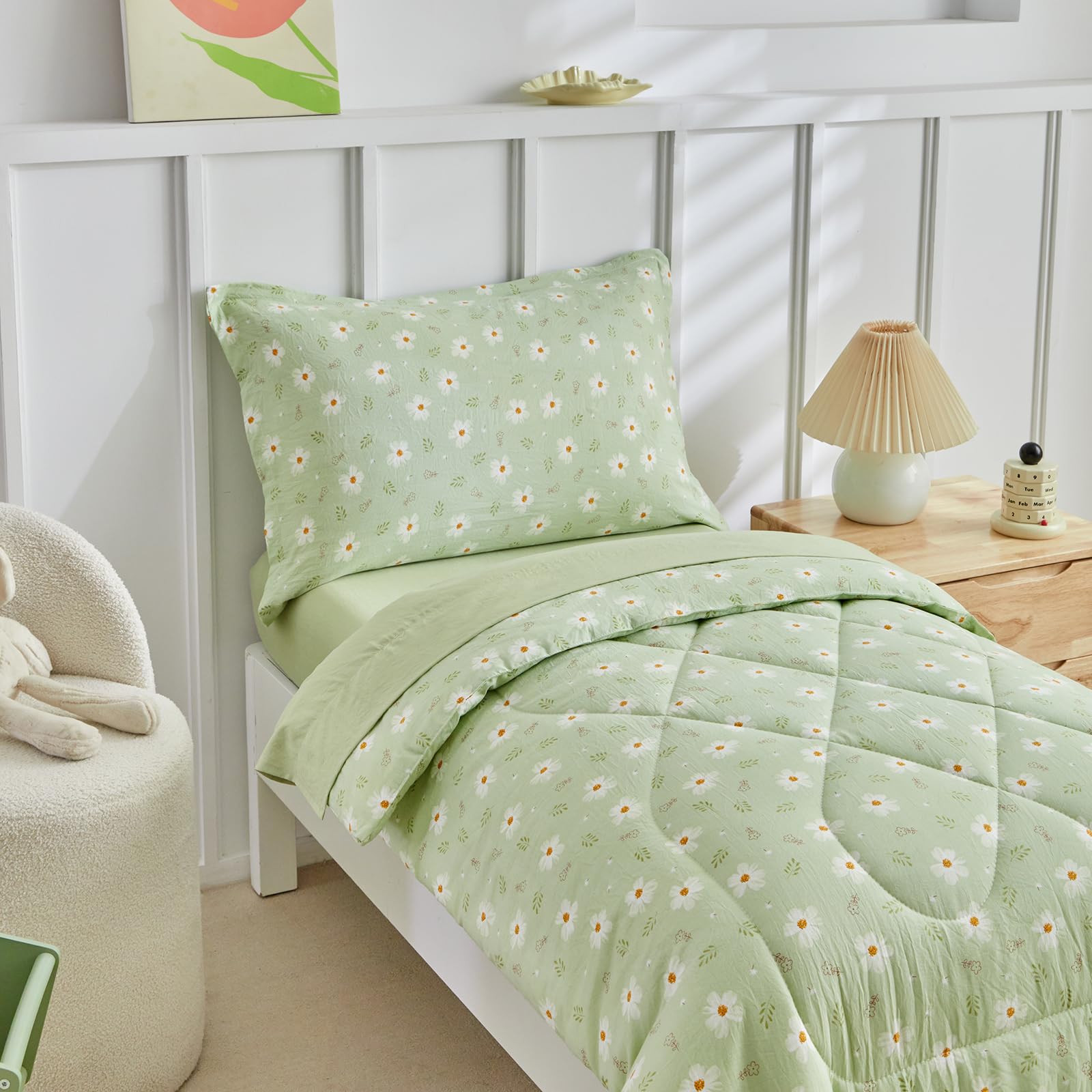 DuShow Green Floral design brightens toddler room with cheerful, kid-friendly pattern.