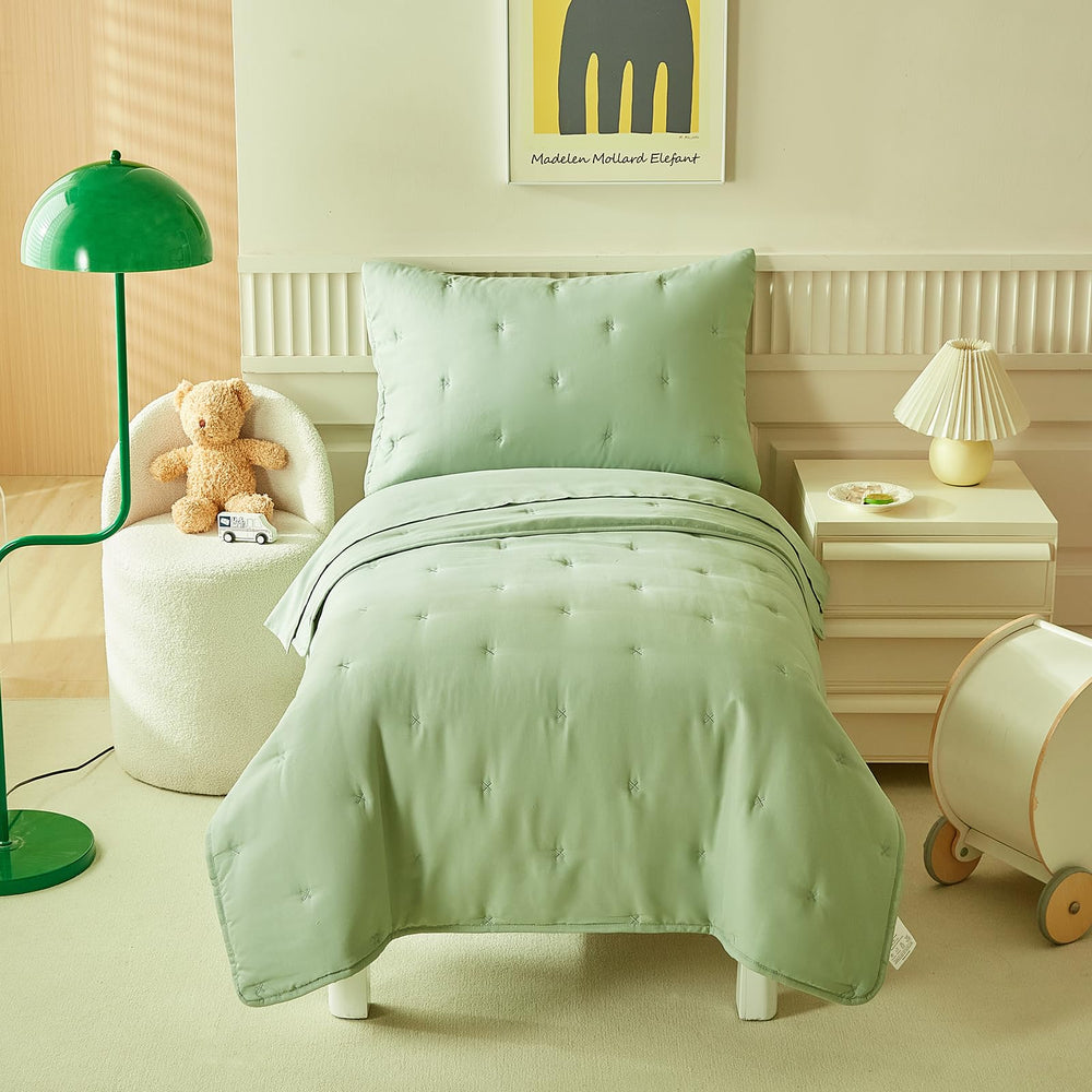 DuShow Green reversible comforter detail shows warm, ultra-soft microfiber texture.