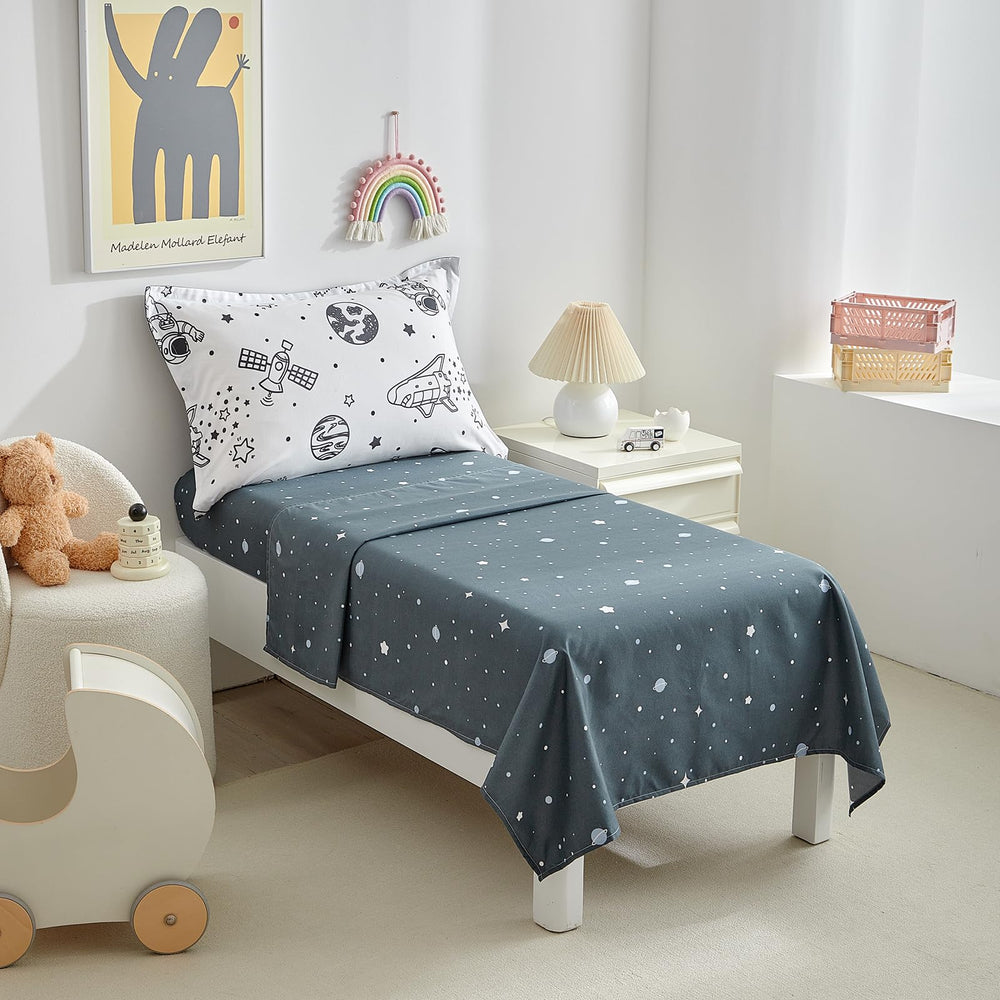 DuShow space-pattern bedding set adds playful room appeal