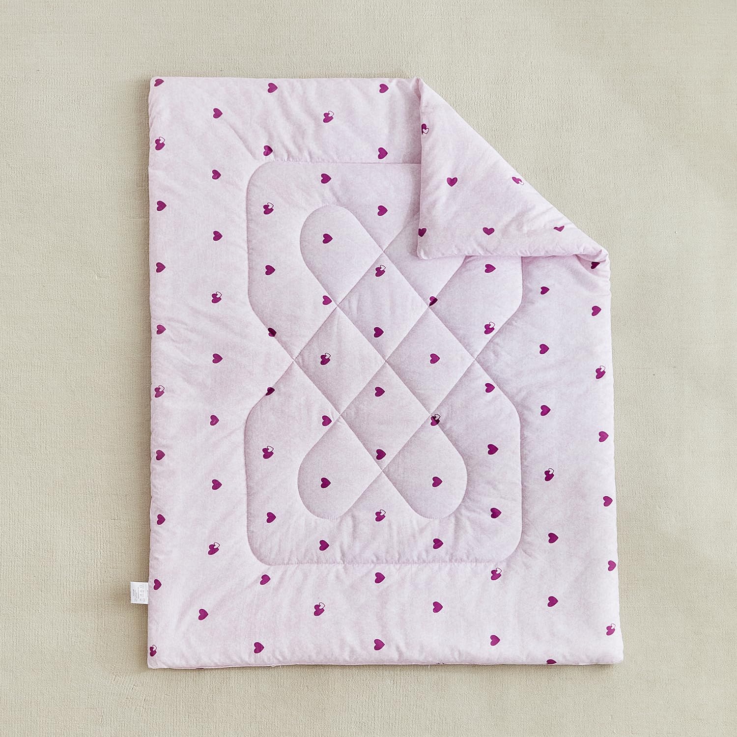 DuShow purple-themed bedding elevates a playful, cozy toddler room.