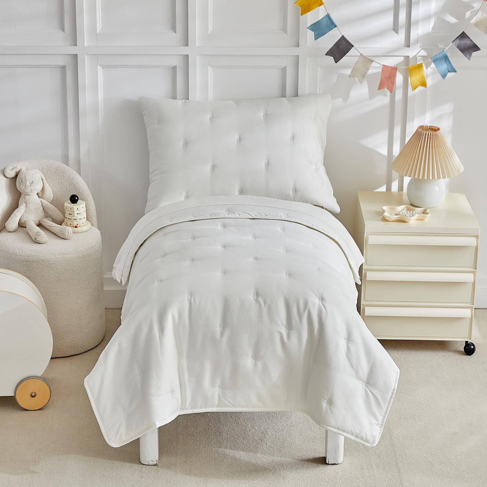 DuShow white toddler bedding with reversible comforter for versatile warmth