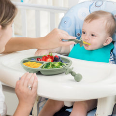 Eascrozn BPA-free silicone feeding set, safe for little mouths and easy to clean.