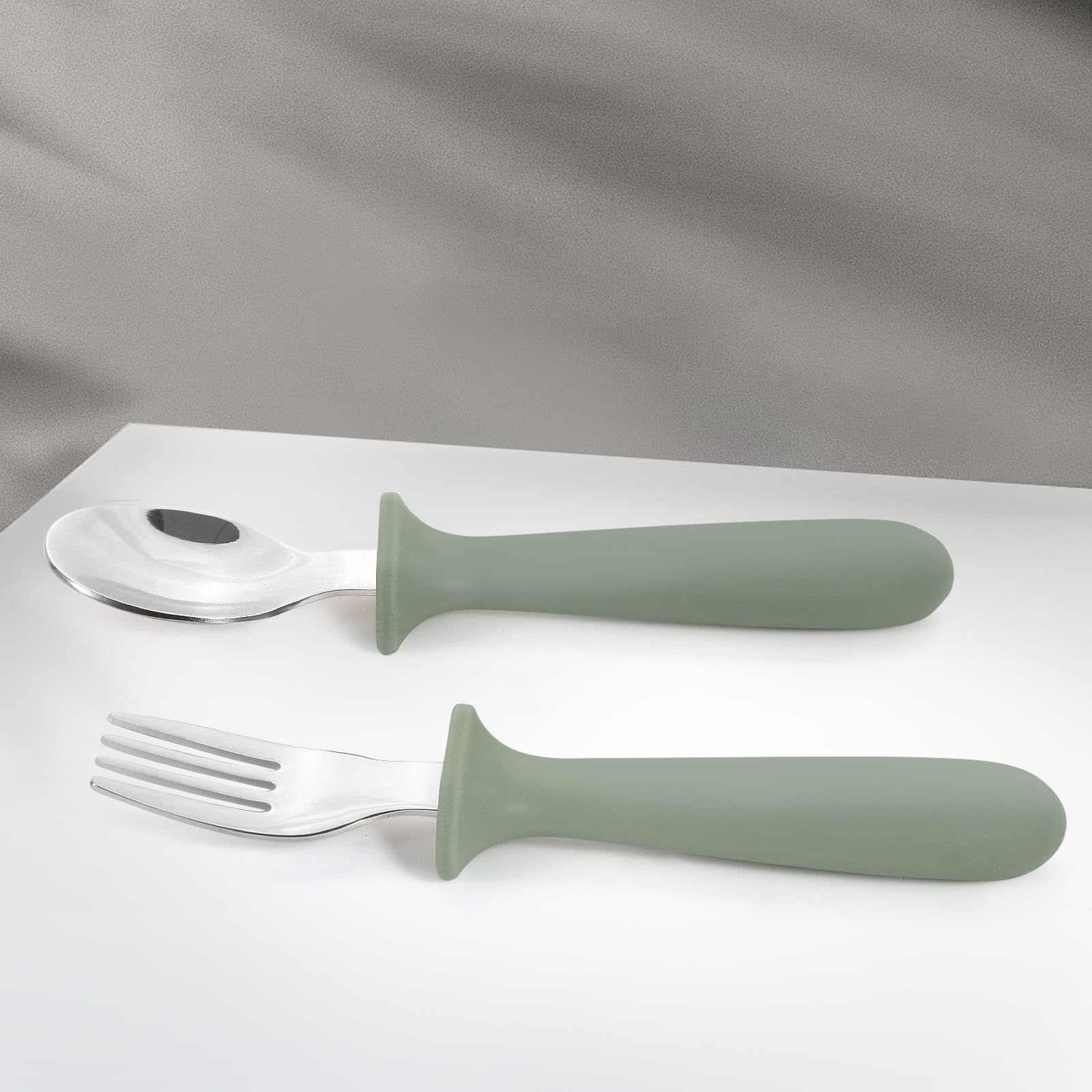 Eascrozn silicone handles provide easy grip for small hands