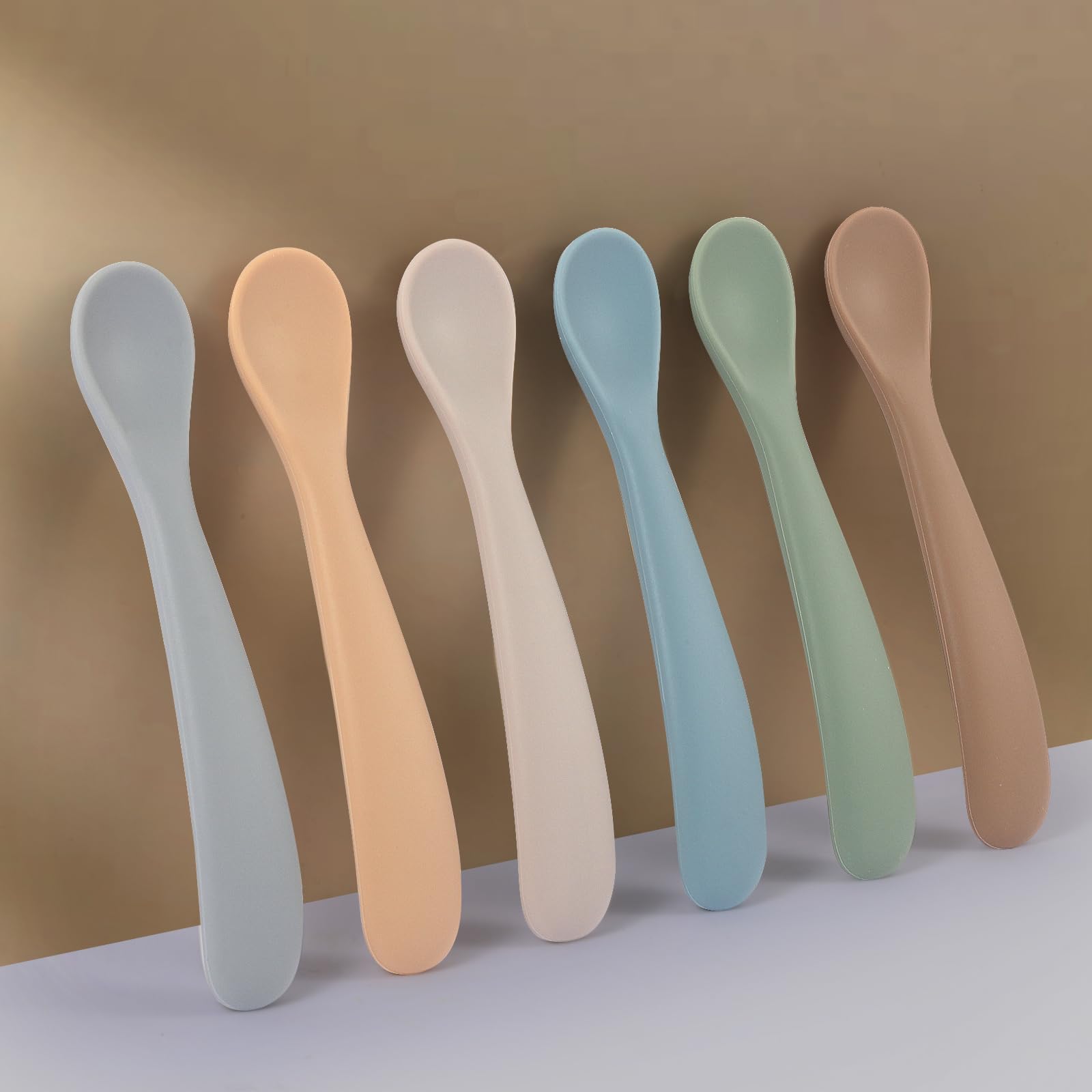 Eascrozn soft-tip feeding spoon gently touching a baby’s gums.