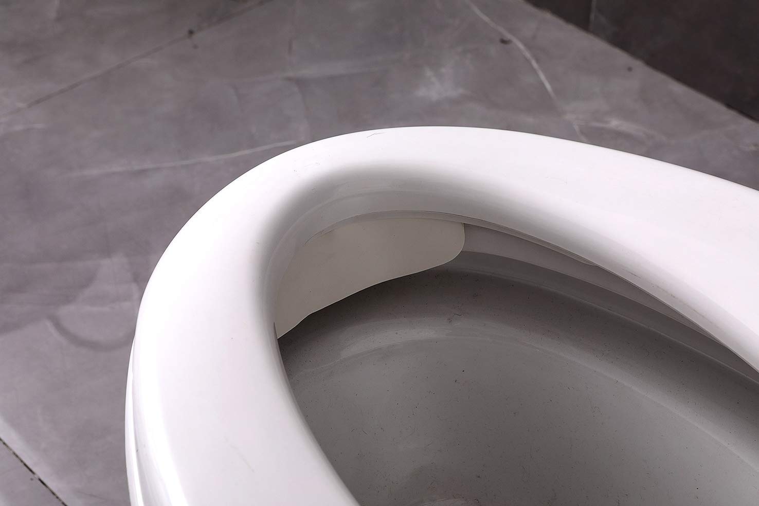 EASICOZI urine deflector in bathroom setting boosts cleanliness and odor control.