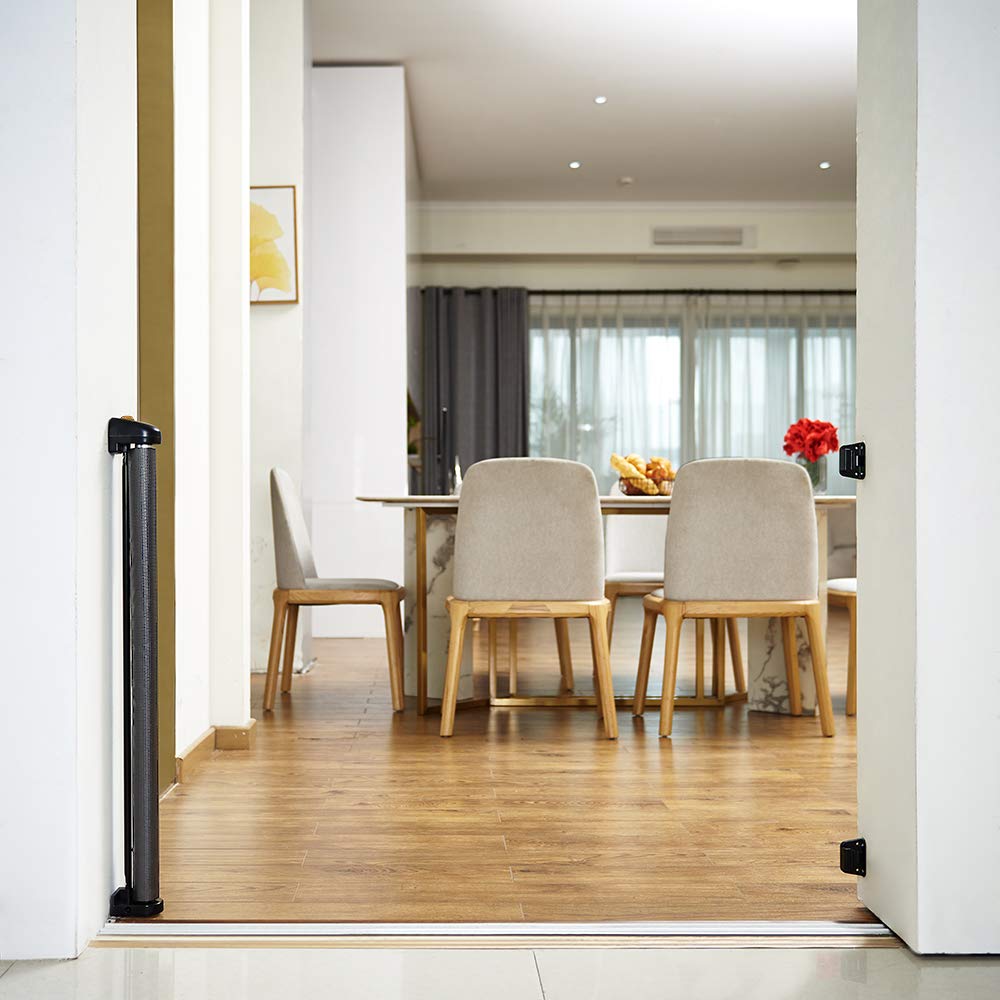 EasyBaby hardware-mounted design shows sturdy mounting for stairs and doorways.