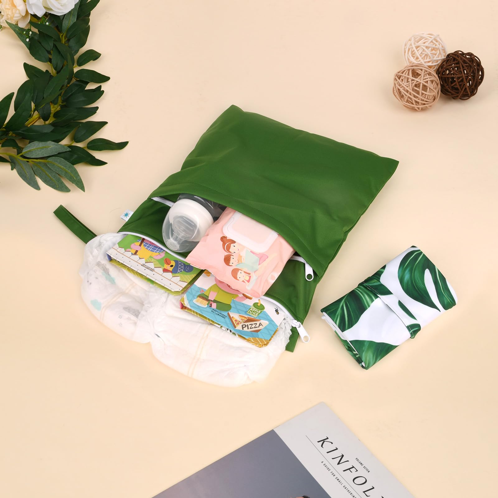 eaxin wet bag snap-handle highlights easy attachment to strollers or luggage