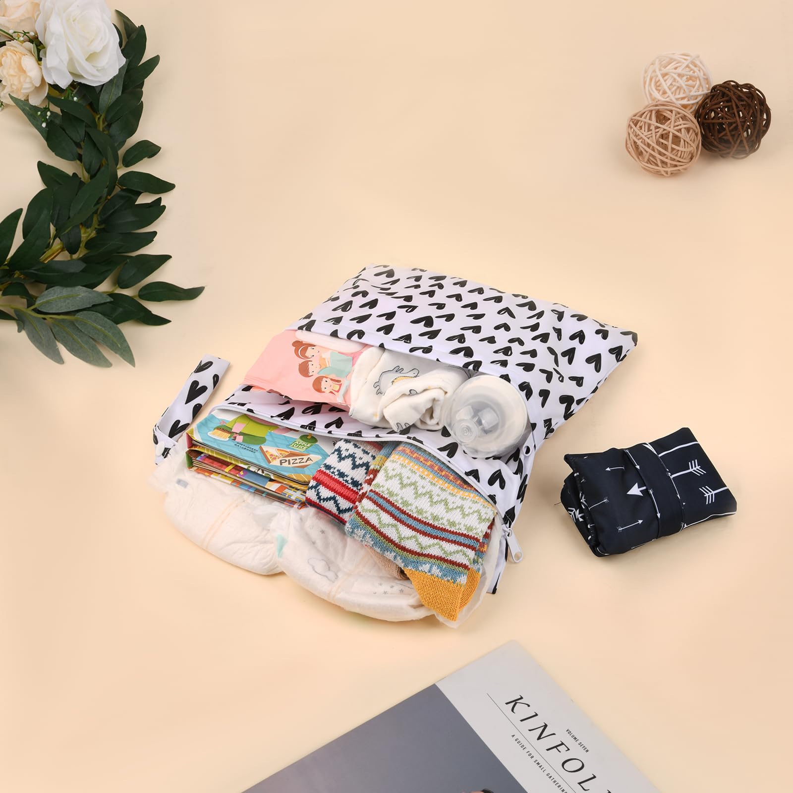 Eaxin wet bag multi-function use stores diapers, swimsuits, or gym gear.