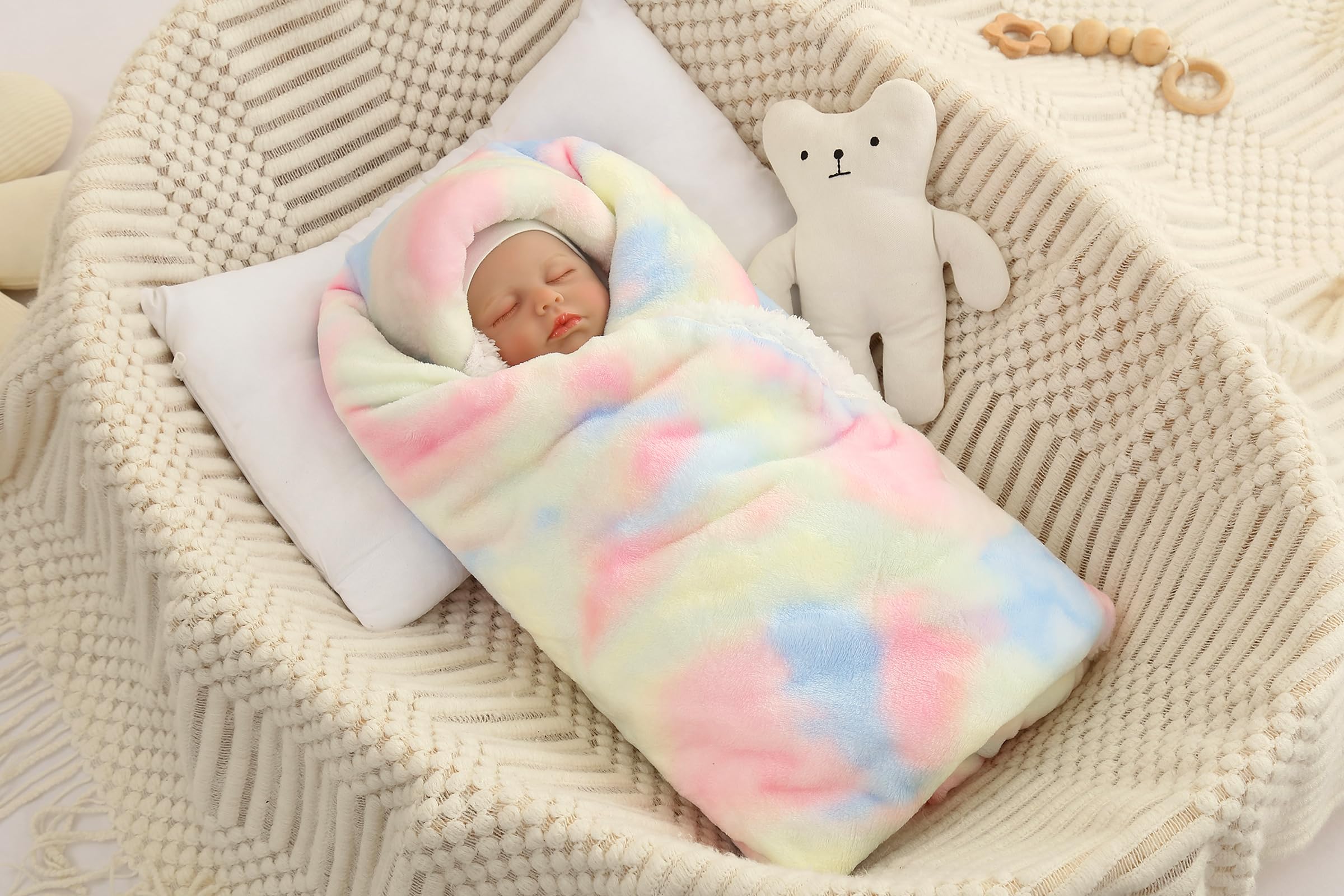 ECHERY lightweight blanket ready for travel, easy to carry on outings