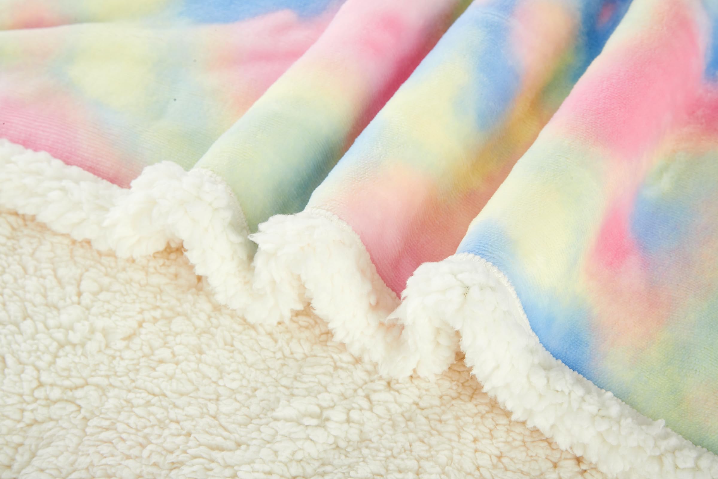 ECHERY blanket care shot highlighting machine wash on gentle cycle
