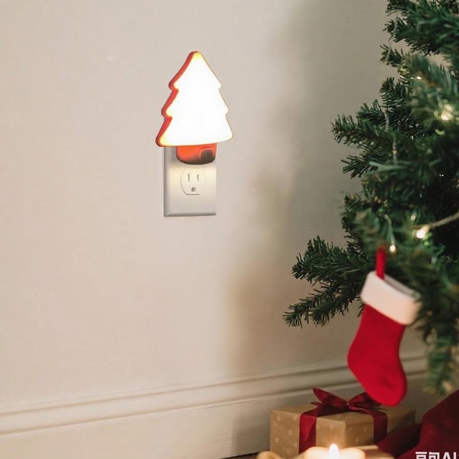 EcoGehen Christmas-tree-shaped lights create cozy ambiance in bedrooms.