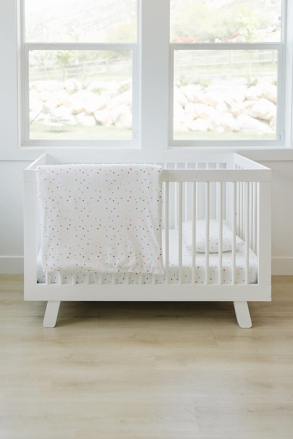 Ecolino crib/toddler fit demonstrates compatibility with standard comforters.